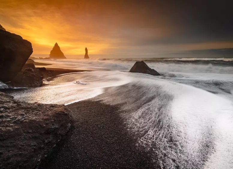 Reynisfjara - czarna plaża