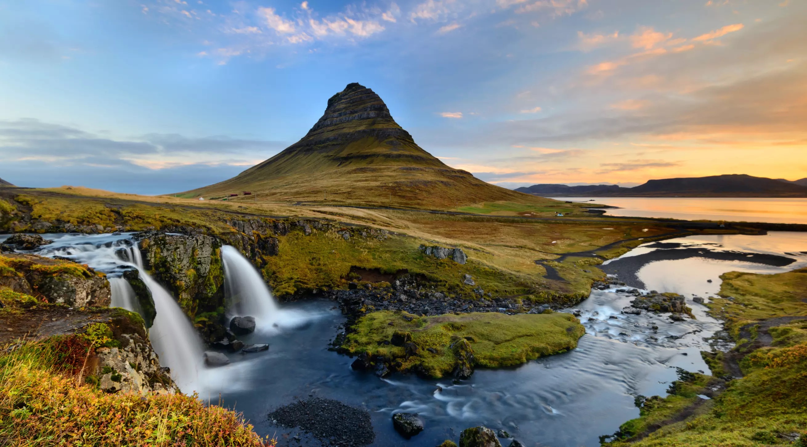 Kirkjufell - najbardziej fotogeniczna g&oacute;ra Islandii
